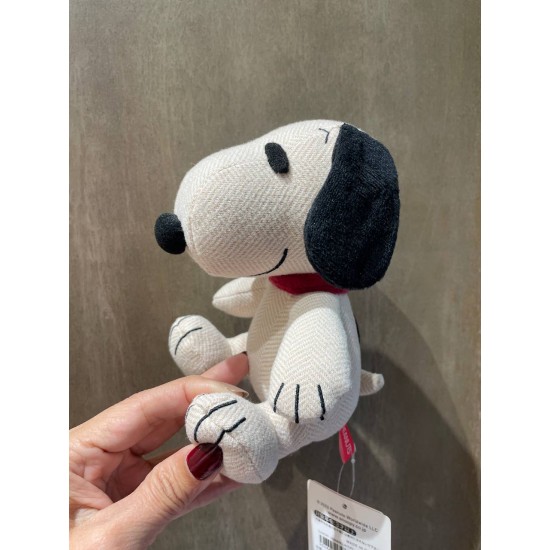 Snoopy 坐姿玩偶娃娃